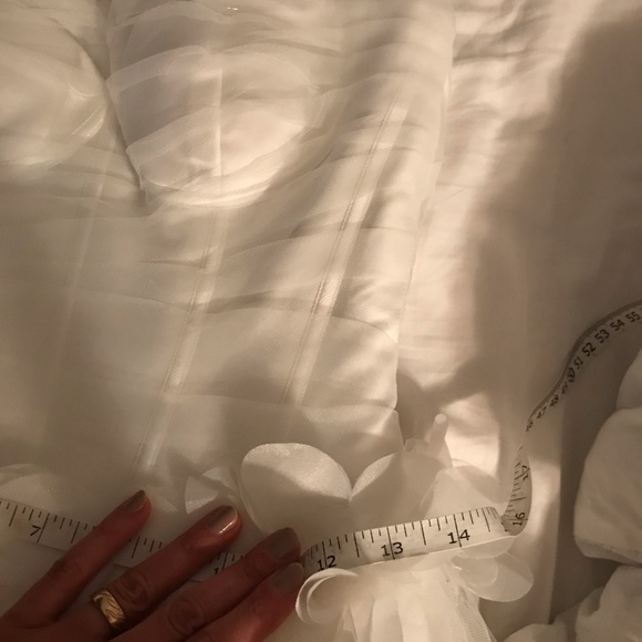 White Vera Wang Wedding Dress size 4 adjusted - Picture 9 of 14